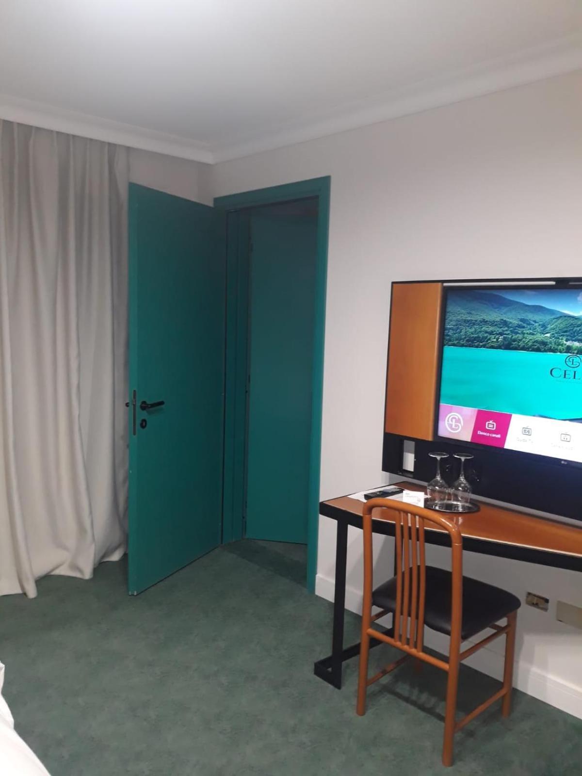 Hotel Celis Барчис Екстериор снимка