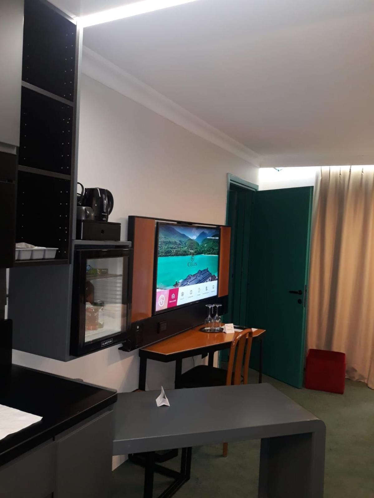 Hotel Celis Барчис Екстериор снимка