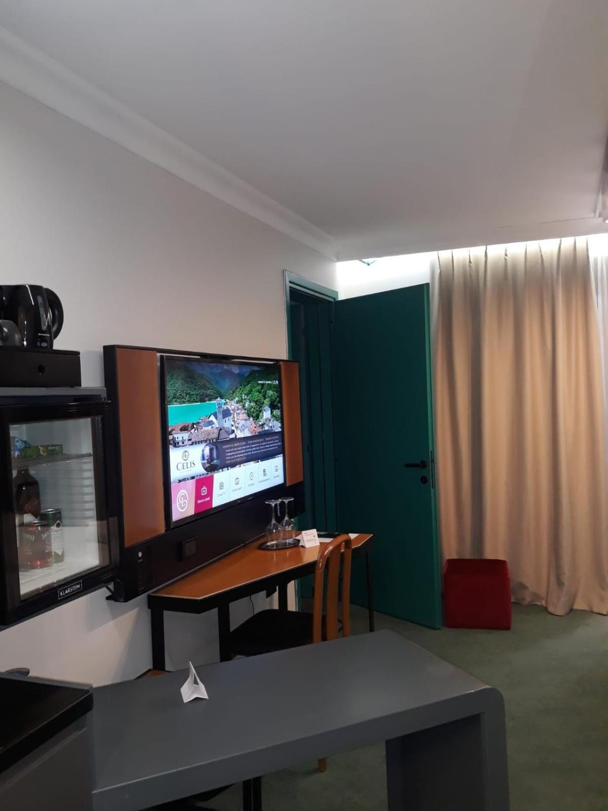 Hotel Celis Барчис Екстериор снимка