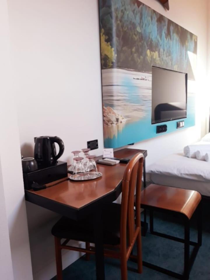 Hotel Celis Барчис Екстериор снимка