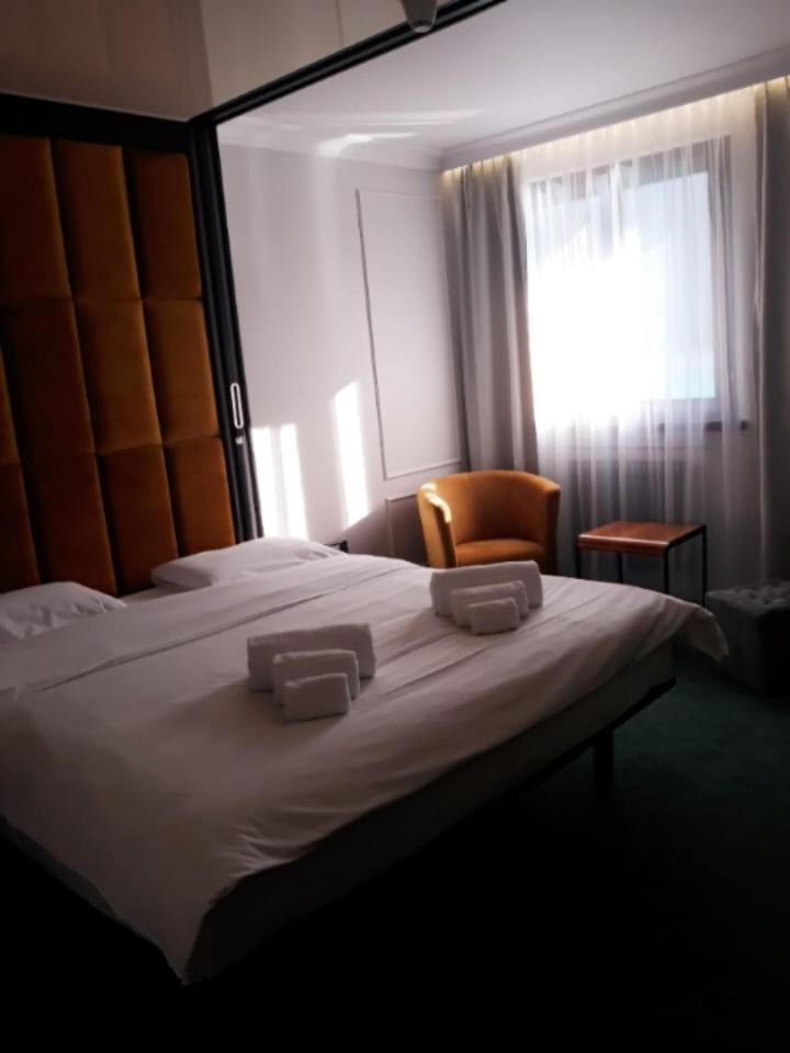 Hotel Celis Барчис Екстериор снимка
