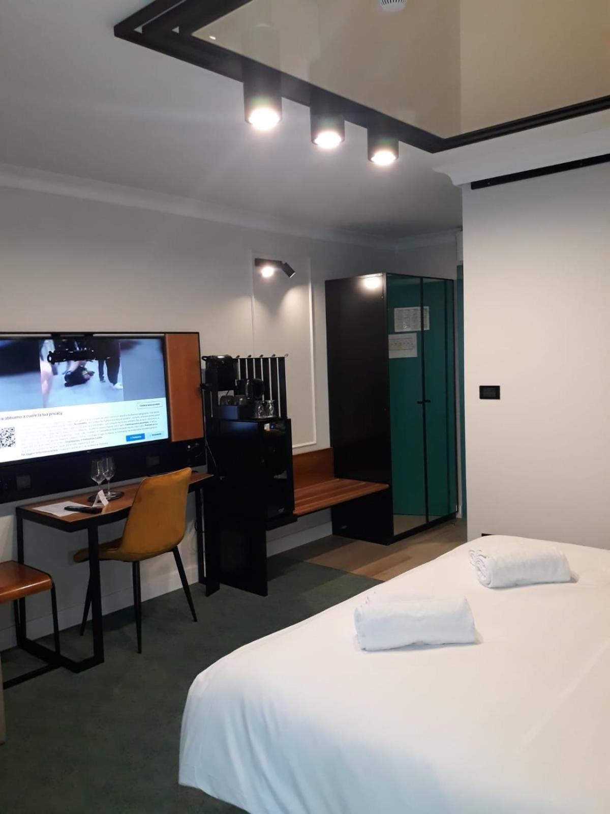 Hotel Celis Барчис Екстериор снимка