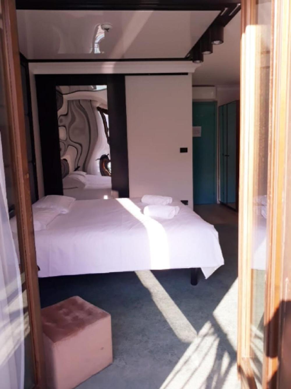 Hotel Celis Барчис Екстериор снимка
