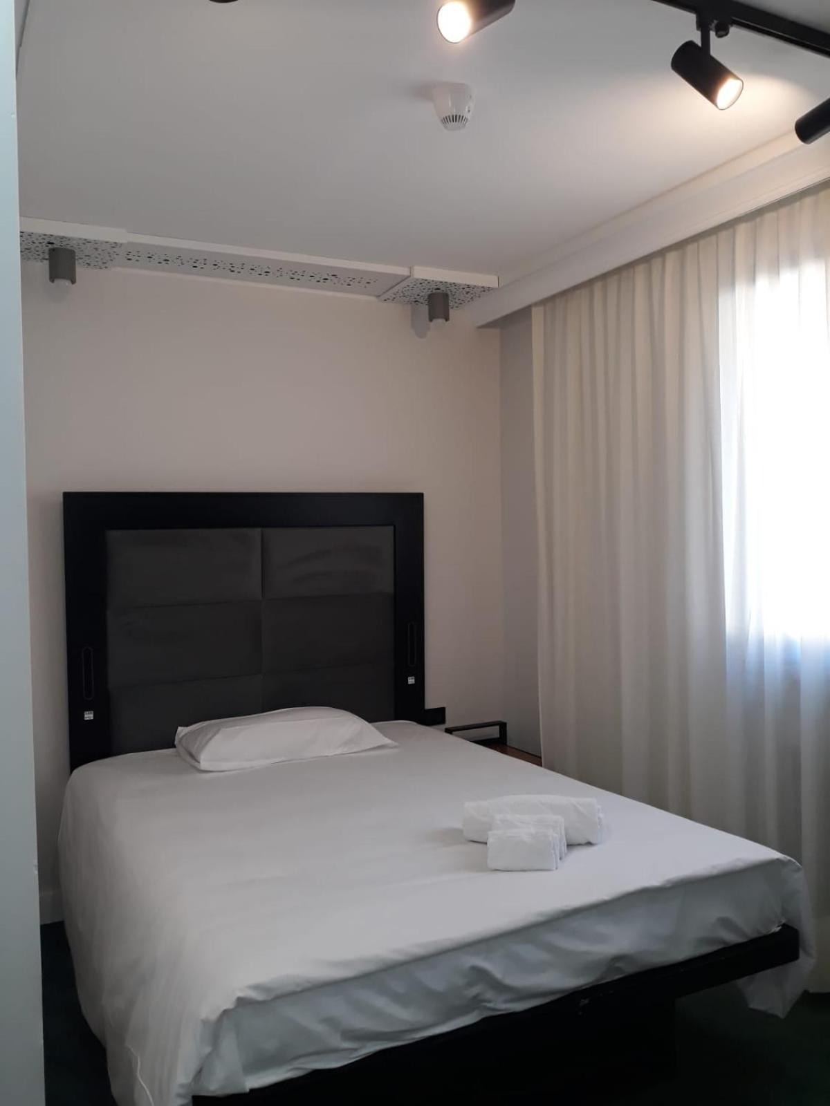 Hotel Celis Барчис Екстериор снимка