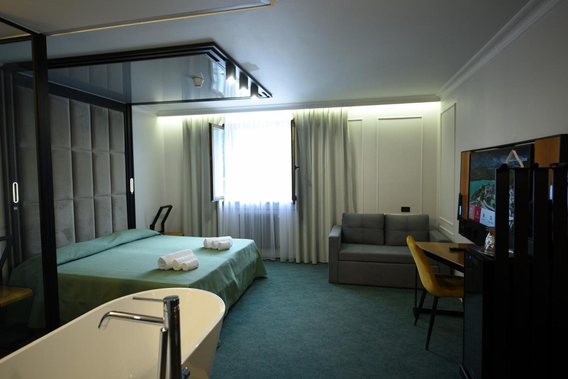 Hotel Celis Барчис Екстериор снимка