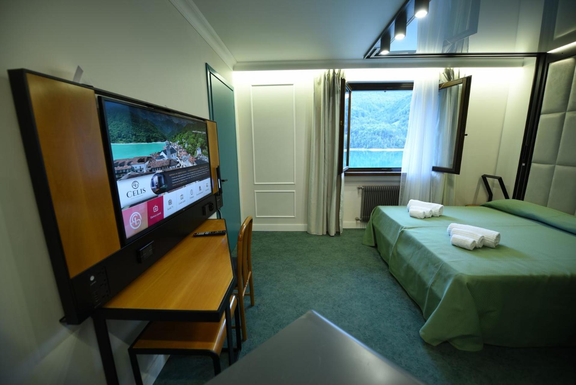 Hotel Celis Барчис Екстериор снимка