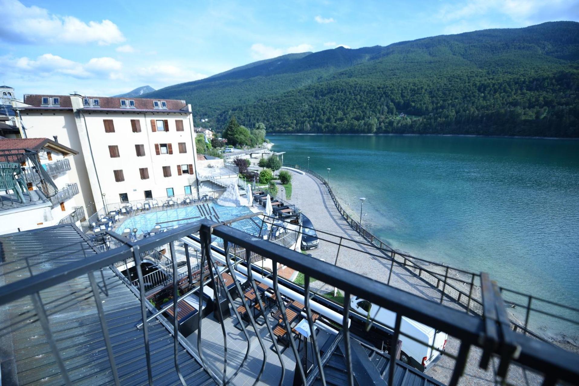Hotel Celis Барчис Екстериор снимка