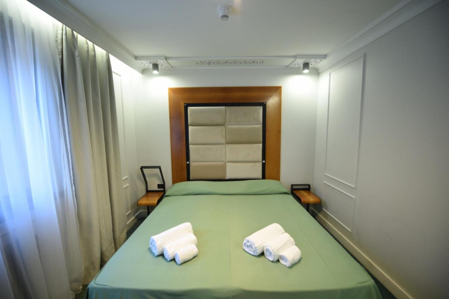 Hotel Celis Барчис Екстериор снимка