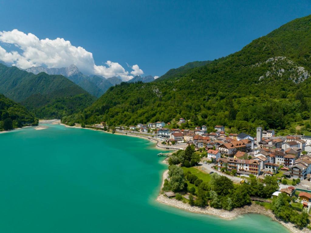 Hotel Celis Барчис Екстериор снимка