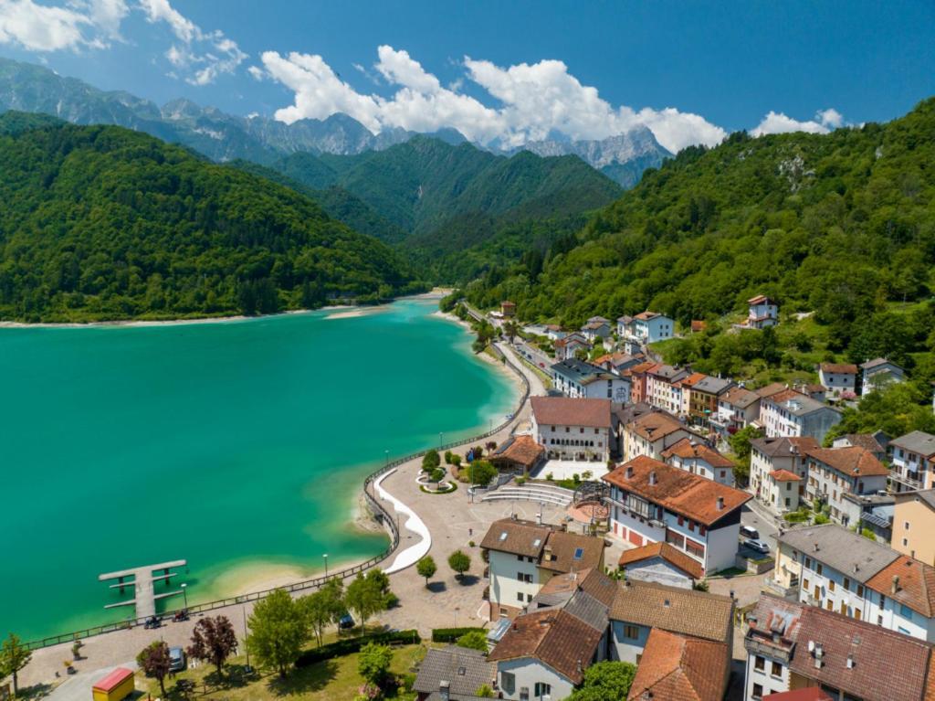 Hotel Celis Барчис Екстериор снимка