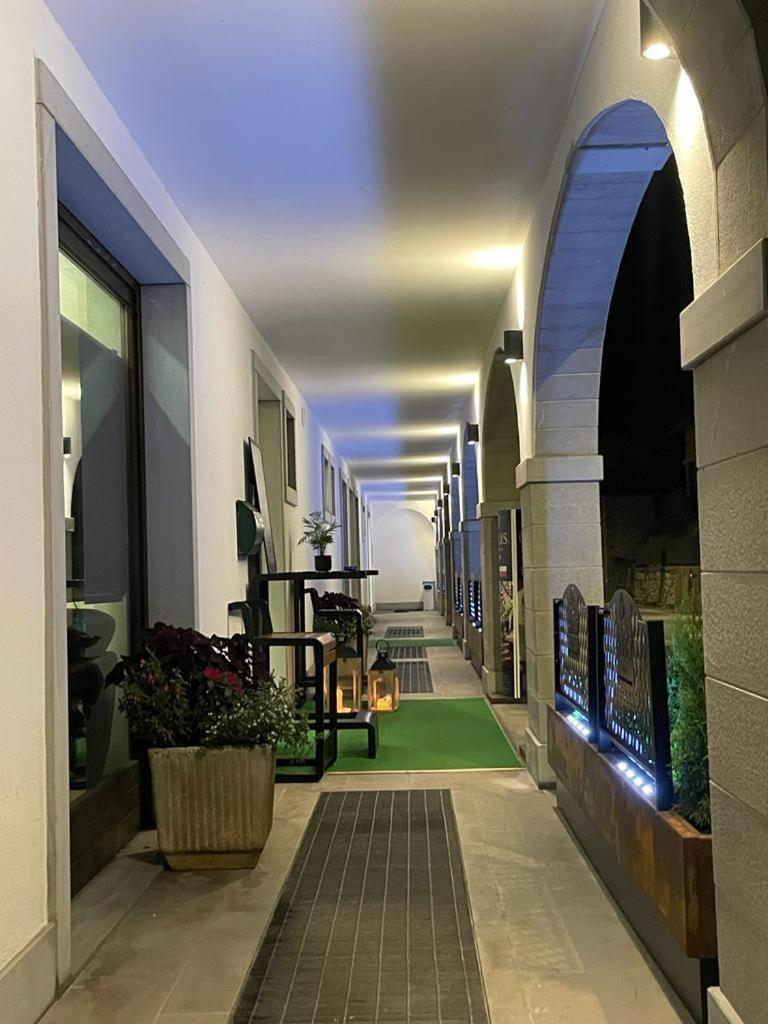 Hotel Celis Барчис Екстериор снимка